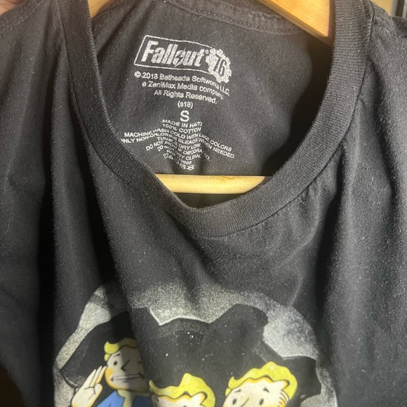Fallout 76 Video Game Black T shirt Top size Small - Picture 4 of 5